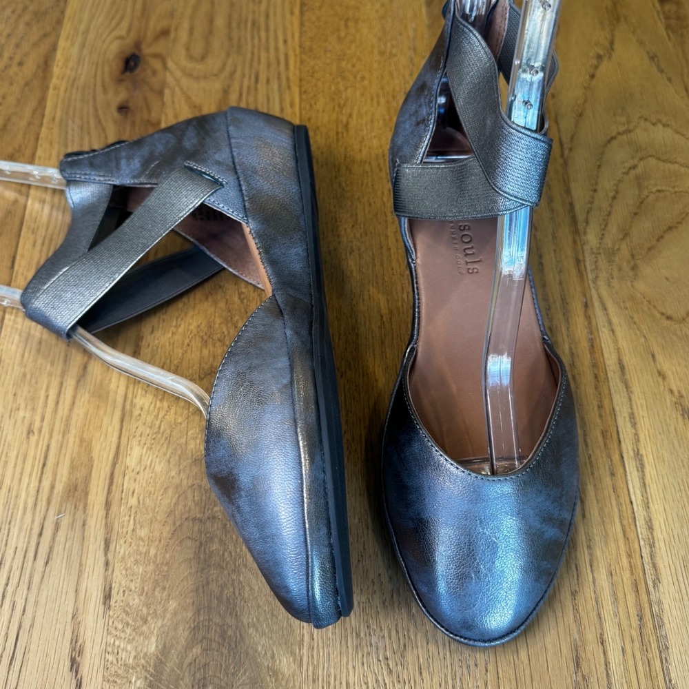 Gentle Souls Kenneth Cole Women 9.5 Pewter Metallic Leather Low Wedge Heel Flat
